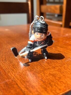 Philadelphia Flyers Lil’ Sports Brat Hockey Player Keychain Toy 1986